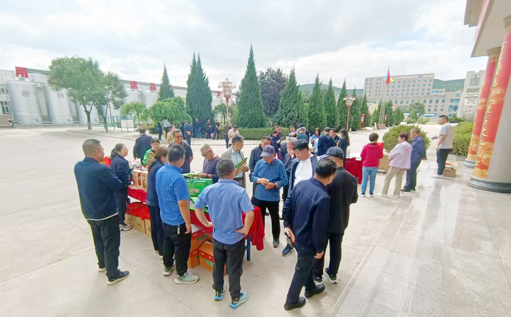 �a�I�@�Ӵ�������ΈF���^����S�^